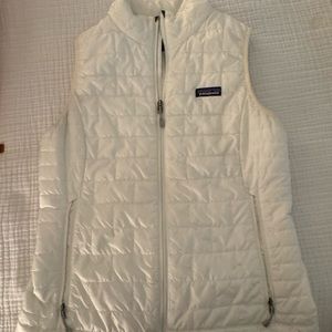 Cream and Ivory Patagonia Puffer Vest